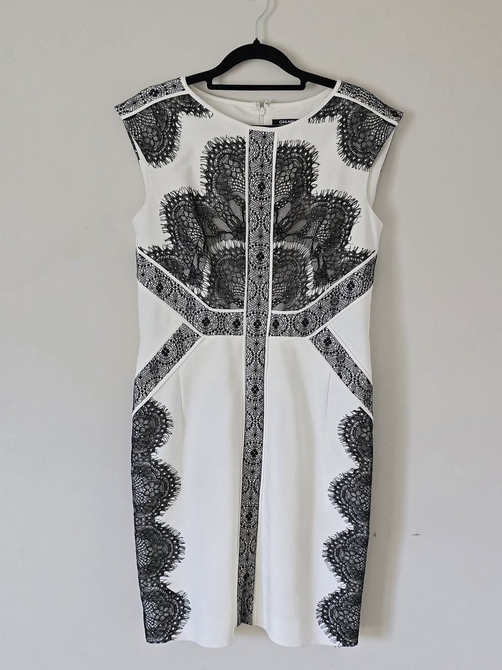 Gianni Bini White/Black Lace Sheath Dress Sleeveless Knee Length Lined Size 8